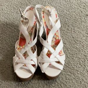 EUC woman’s MADDEN GIRL wedges